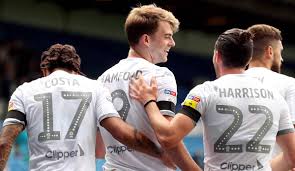 Der vorgängerverein von leeds united, der leeds city fc, wurde 1904 gegründet, jedoch 1919 von der football association zur auflösung gezwungen, da ihm illegale zahlungen an spieler während des ersten weltkriegs vorgeworfen wurden. Leeds United Nach 16 Jahren Zuruck In Der Premier League