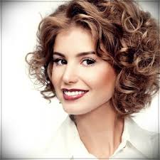 You can see that the signature hair style of many stars is woolen curly hair, such as taylor swift. 160 Women Haircuts For Short Hair 2019 2020 For All Face Shape And Age