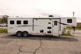 The horse area has an interior height… 2019 Bison 7309tb So 3 Horse Slant Load Gooseneck