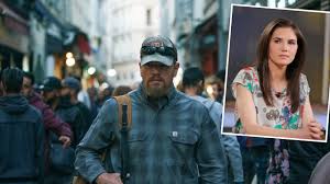 Amanda knox amanda marie knox (born 9 july 1987, seattle , washington ) is an american author who was imprisoned without bail bond in italy for 4 years during the trial and acquittal of the 2007 murder of meredith kercher , her british college housemate, in perugia , italy. 2 B O4aoetuym