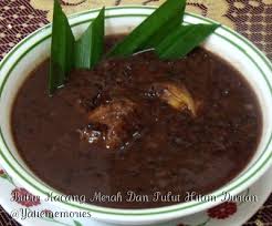 Kini baru saya tahu, kalau bubur yang cantik, mesti tak mahu pecah minyak. Bubur Kacang Merah Dan Pulut Hitam Durian Myresipi
