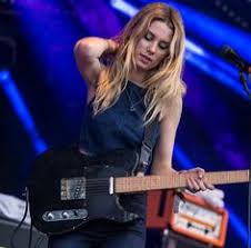 Rowsell was born on 19 july 1992 in archway, north london, and grew up in an irish community. 200 Ellie Rowsell Ideas Wolf Alice Ellie Guitar Girl
