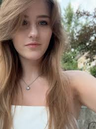 Eva Kulik • model, blogger, content creator