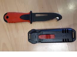Utile pour couper des filets, une corde. Couteau De Plongee Fourre Kaufen Auf Ricardo