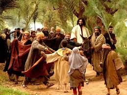 Free Bible Images Of Jesus Riding Triumphantly Into Jerusalem On A Donkey While The Crowds Wave Palm Branches And Sh Free Bible Images Jesus Images Palm Sunday