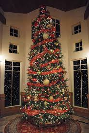 Red And Gold Decorated Christmas Tree With Varying Sized Ornaments And Nicely Finished Off W Christmas Decorations Gold Christmas Tree Christmas Cards Handmade
