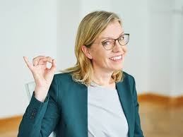 Maybe you would like to learn more about one of these? Frau Gewessler Wie Oft Wurden Sie Von Einem Mann Geschlagen Dasbiber