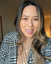 Nicole Mellen's Instagram, Twitter & Facebook