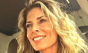 Τι έγραψε η γνωστή παρουσιάστρια. Katerina Laspa H Mikrh Ths Korh Einai H Xara Ths Zwhs Deite Fwto Pics Mothersblog Gr