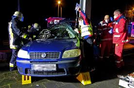 Eingeklemmt Alleinunfall Gegen Strommast Der Ruhrbahn Lokalklick Eu