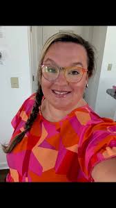 Allow me to introduce myself to all of my new followers, and to some of you  I don’t know quite as well! 💖 Here are 10 things about me: 1️⃣ I live in  Central Ohio