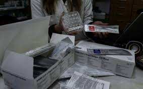 Δύο self tests (ένα για την εβδομάδα από 24 μαΐου, και ένα για την επόμενη, από 31 μαΐου) θα διατίθενται μέσω των φαρμακείων από τις 24 έως και τις 29 μαΐου, σε όλους τους εργαζόμενους του ιδιωτικού και δημοσίου τομέα, με σχέση εξαρτημένης εργασίας. Self Test Ti Isxyei Apo Shmera Gia Toys Ergazomenoys Se Dhmosio Kai Idiwtiko Tomea Lykavitos Gr