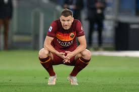 Selama di sana, ia bermain sebagai pemain tengah dan tidak begitu sukses dalam posisinya tersebut. 90plus Besiktas An Dzeko Interessiert Funkt Mourinho Dazwischen 90plus