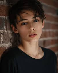 Another brick in the wall. ☀️✌️ #model #actor #brickinthewall #morning #day  #teen