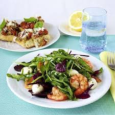 Marinierte Knoblauch Garnelen Mit Gemischtem Salat Rezept Lecker Rezept Rezepte Salat Garnelen
