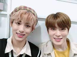 Winwin postcard + photo set (sealed) 3. Nct Argentina 180330 Oficial Jaehyun Winwin Facebook