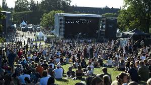 Roskilde festival is the oldest and biggest music festival in denmark. Apner For Roskilde Festival I Sommer Vg