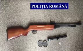 șocant și A Amenințat Mama Cu Pușca și A Tras Cu Arma In Casă Evenimentul Zilei