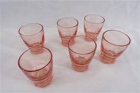 Lot De Verres Vintage A Aperitif En Verre Rose Table Vintage Vaisselle Vintage Table De Fete Noel Thanksgiving Vintage France Vintage Etsy Vintage Etsy Vintage