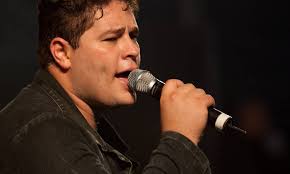 Filho do cantor Leonardo passa por hemodiálise