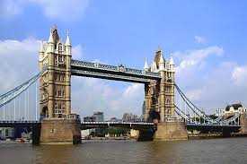 Kurz, in dieser stadt gibt es unglaublich viel zu entdecken. Die Tower Bridge England Grossbritannien