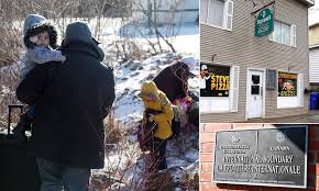 Illegal immigrants flood to Canada amid deportation threat