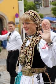 Siebenburgisch Sachsische Trachtentragerin In 2020 Kultur Konigreich Ungarn Umzug