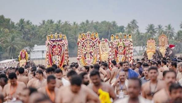 Arattu Procession through Thiruvananthapuram International Airport. Photos by @anandgiyer @whatsaroundthiruvananthapuram #trivandrum #trivandrumdiaries #trivandrumfoodies #trivandrumcity #trivandr