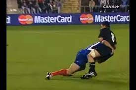 Sebastien chabal always made an impact whilst on the rugby pitch. La Boite A Souvenirs Du Rugby 2007 Les Tampons De Sebastien Chabal Sur Chris Masoe Et Ali Williams Actu Rugby