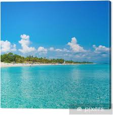 Grand aston cayo las brujas beach resort & spa is set on a picturesque 3 km long pristine white sand beach, immersed amid lush gardens and only steps away from glittering azure waters. Leinwandbild Strand Von Varadero In Kuba Fotografiert Aus Dem Meer Pixers Wir Leben Um Zu Verandern