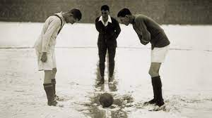 Der türkische fußballbund wurde im jahre 1923 gegründet und seit 1959 werden die professionellen ligaspiele in der süper lig ausgetragen. Es Wurde Schon Immer Fussball Im Schnee Gespielt Sport Sz De