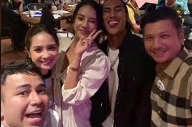 Kemudian ada nama tyas mirasih, yuni shara, bunga zainal, dan velove vexia. Teguran Sherina Kepada Raffi Ahmad Berkumpul Tanpa Masker Yang Berujung Permohonan Maaf Halaman All Kompas Com