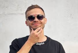 Toamun Music & Downloads