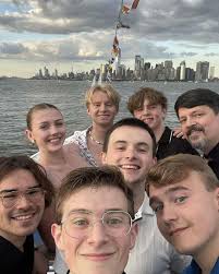 Flew solo and didn't regret😛 PROM '24