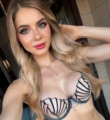 OnlyFans Model in chinese - FameRegistry.com