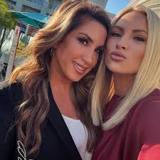 Jacqueline Laurita (@jaclaurita) • Instagram photos and videos