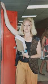 With a very heavy heart, I want to let you know that Julie Boyer (Julie  Dawson), passed away suddenly today. Julie was a beautiful soul, kind and  generous and loved by so