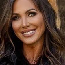 Kara Raymond's Instagram, Twitter & Facebook