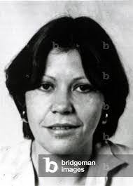 Elizabeth Plunkett's Instagram, Twitter & Facebook