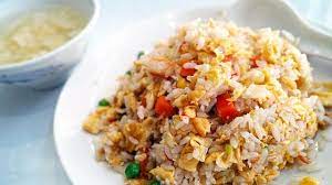 Tapi sebab melihat nasi goreng rpa yang menggunakan sosej dan kicap, saya cuba juga kedua dua bahan ini untuk dikongsikan dengan follower azie kitchen. Nasi Goreng Fried Rice Casa Luna Bali