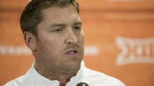 Sterlin Gilbert came to Texas to fix the offense, chew gum — and he's out  of gum