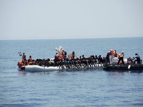 Nearly 1,000 migrants arrived in the UK after crossing the Channel in small  boats between Friday and Monday (May 22–25), according to UK Home Office  data. The largest group arrived on Friday,