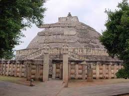Undak atas lingkaran dengan stupa induk besar dibongkar dan dihilangkan dan diganti tiga undak lingkaran. Sanchi Stupa History Architecture Visiting Hours