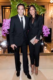 Un petit cadeau d'une de mes anciennes élèves (que j'adorai et que j'aime toujours !), un article de la presse locale ! Exclusif Anthony Delon Et Leila Kaddour Boudadi Arrivees Des People Au Diner De La 9e Edition Du Global Gift Gala D Eva Longoria A L Hotel Four Seasons Geor Purepeople