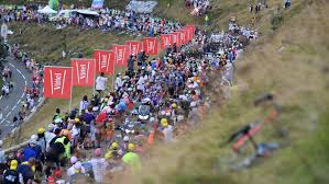 Histoire du classement par points. Tour De France La Distanciation Sociale N A Pas Ete Respectee Dans Le Col De Peyresourde Photos Le Soir