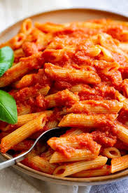 This Rich Delicious Red Sauce Pasta Is A Classic A Homemade Tomato Sauce That Takes Under 30 Minutes Red Sauce Pasta Red Sauce Pasta Recipe Easy Pasta Recipes