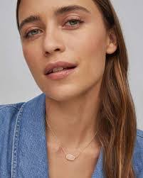 Elisa Small's Instagram, Twitter & Facebook