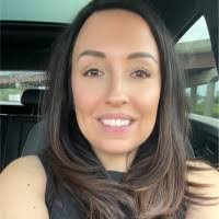 Sara Packard's Instagram, Twitter & Facebook