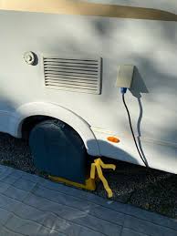 Dies führt häufig dazu, dass der markisenstoff selbst bei regen dicht ist, es aber durch die nähte tropft. Carado A464 Tropft Unten Am Fahrzeug Wohnmobil Forum Seite 1