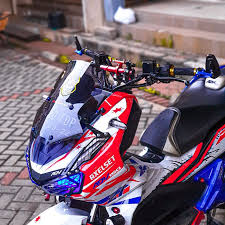 Stiker sporty buat vega r new / jual beli online aman dan nyaman hanya di tokopedia. Gila Ongkos Modifikasi Honda Adv150 Setara Honda Beat Terinspirasi Helm Casey Stoner Tampil Nyentrik Bikin Mata Melirik Semua Halaman Gridmotor Id